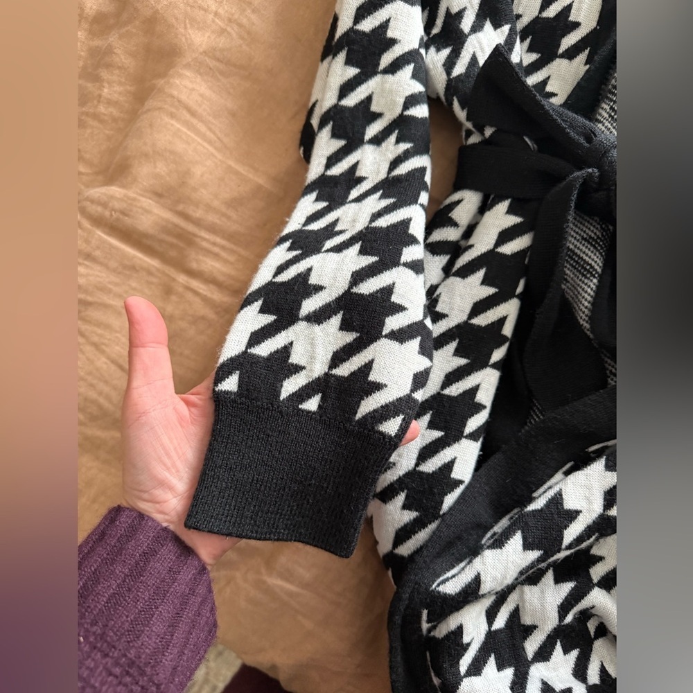 Black and White Houndstooth open front longline wool cardigan - Picture 14 of 15